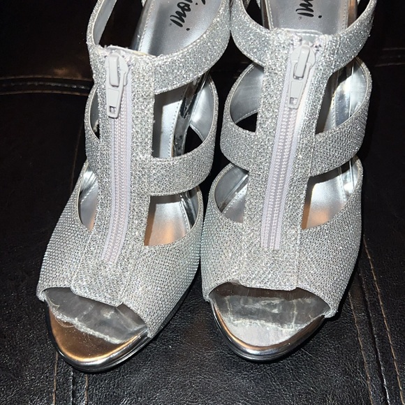 Glitter heels… silver casual to fancy - Picture 6 of 8